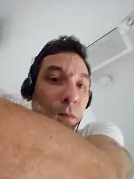 Snapshot of Iliketocooksquirt25 chatting on 10.11.25 Iliketocooksquirt25 online show from 10.11.25