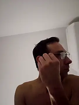 Snapshot of Iliketocooksquirt25 chatting on 10.15.25 Iliketocooksquirt25 online show from 10.15.25