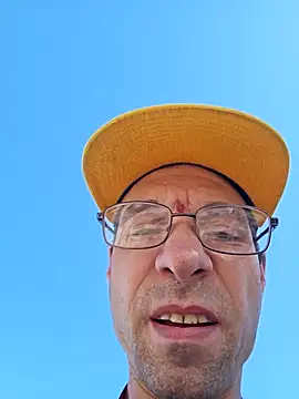 Snapshot of Iliketocooksquirt25 chatting on 10.24.25 Iliketocooksquirt25 online show from 10.24.25