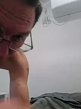 Snapshot of Iliketocooksquirt25 chatting on 12.04.25 Iliketocooksquirt25 online show from 12.04.25