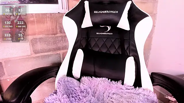 Im Scarlet online show from 10.28.25