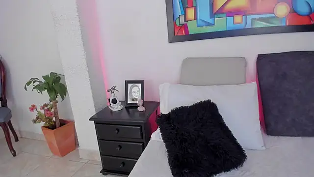 Snapshot of Jessica_Herrera_ chatting on 11.18.25 Jessica Herrera online show from 11.18.25