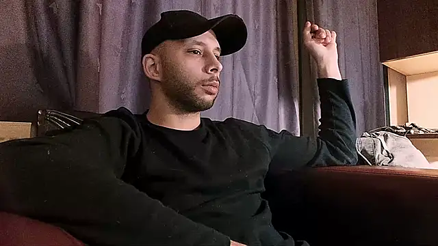 Snapshot of henryaxe chatting on 12.23.24 henryaxe online show from 12.23.24