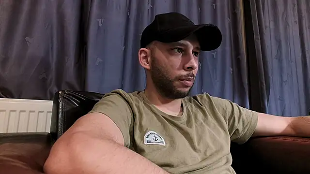 Snapshot of henryaxe chatting on 12.24.24 henryaxe online show from 12.24.24