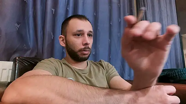 Snapshot of henryaxe chatting on 01.01.25 henryaxe online show from 01.01.25