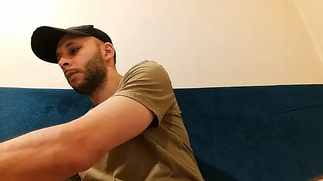 Snapshot of henryaxe chatting on 01.25.25 henryaxe online show from 01.25.25