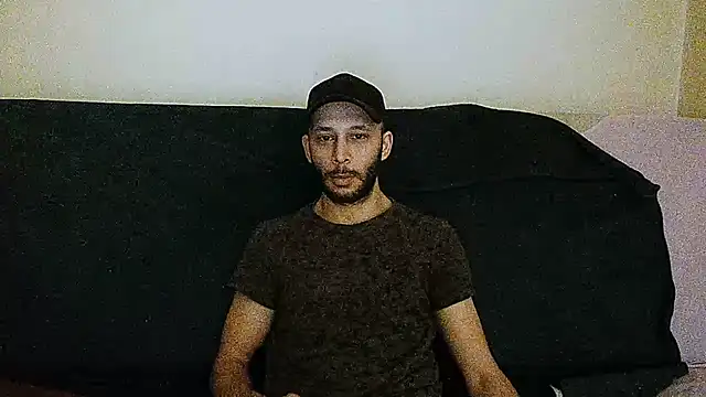 Snapshot of henryaxe chatting on 02.05.25 henryaxe online show from 02.05.25