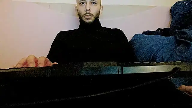 Snapshot of henryaxe chatting on 02.21.25 henryaxe online show from 02.21.25