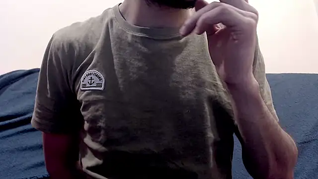 Snapshot of henryaxe chatting on 03.11.25 henryaxe online show from 03.11.25