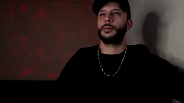 Snapshot of henryaxe chatting on 10.02.25 henryaxe online show from 10.02.25