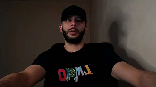 Snapshot of henryaxe chatting on 10.05.25 henryaxe online show from 10.05.25