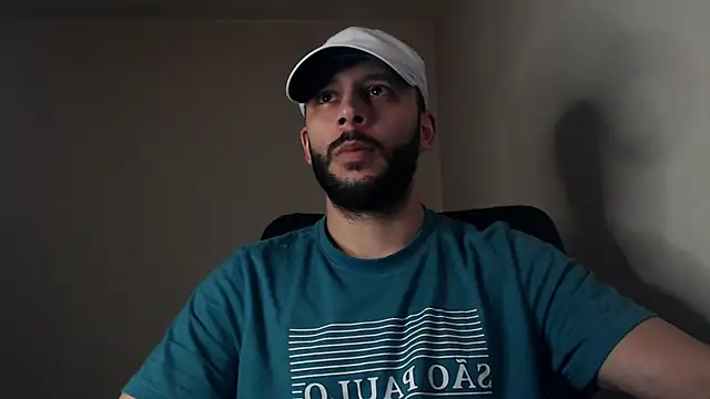 Snapshot of henryaxe chatting on 10.08.25 henryaxe online show from 10.08.25