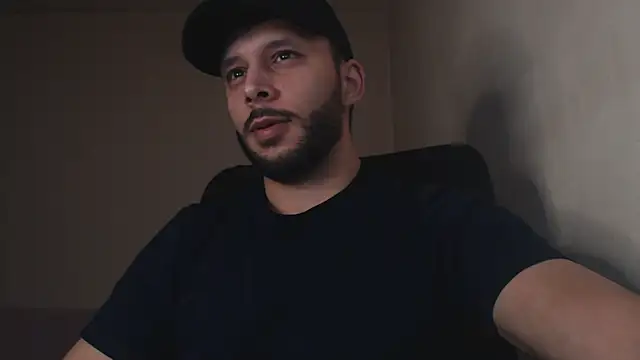 Snapshot of henryaxe chatting on 10.13.25 henryaxe online show from 10.13.25