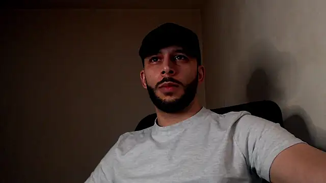 Snapshot of henryaxe chatting on 10.14.25 henryaxe online show from 10.14.25