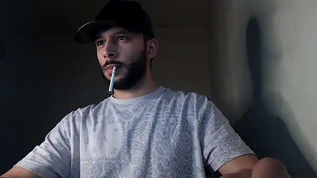 Snapshot of henryaxe chatting on 10.20.25 henryaxe online show from 10.20.25