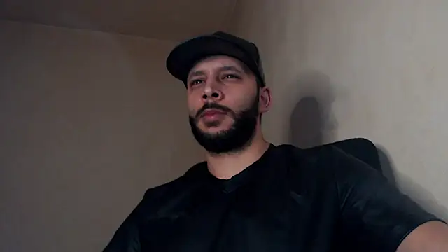 Snapshot of henryaxe chatting on 10.25.25 henryaxe online show from 10.25.25