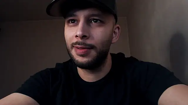 Snapshot of henryaxe chatting on 11.04.25 henryaxe online show from 11.04.25