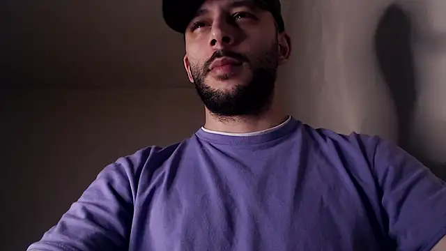 Snapshot of henryaxe chatting on 11.12.25 henryaxe online show from 11.12.25