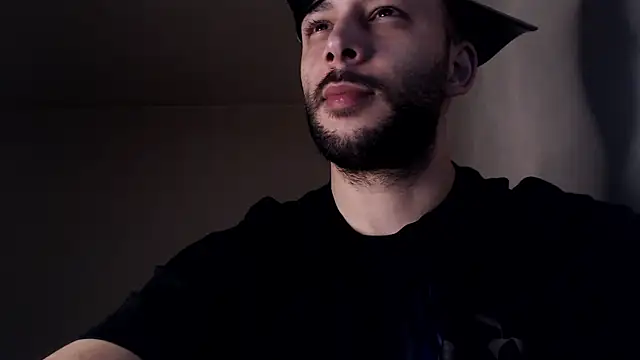 Snapshot of henryaxe chatting on 11.14.25 henryaxe online show from 11.14.25