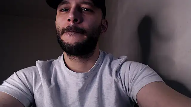 Snapshot of henryaxe chatting on 11.15.25 henryaxe online show from 11.15.25