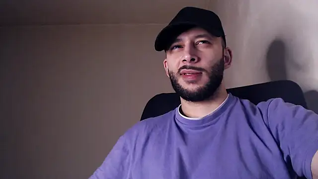 Snapshot of henryaxe chatting on 11.21.25 henryaxe online show from 11.21.25