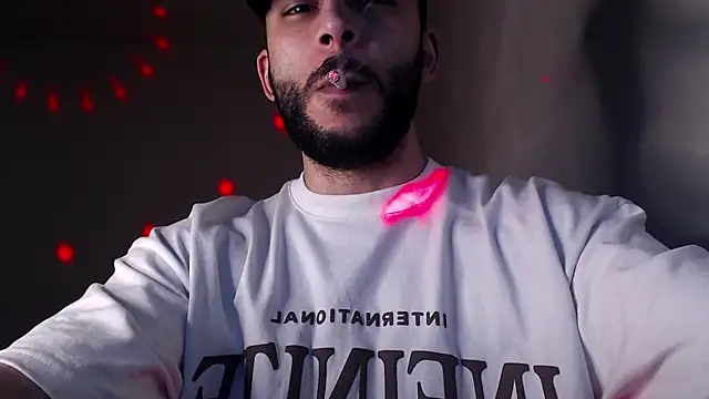 Snapshot of henryaxe chatting on 11.26.25 henryaxe online show from 11.26.25