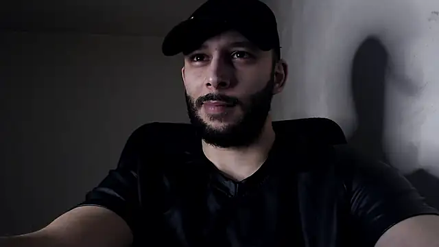 Snapshot of henryaxe chatting on 11.29.25 henryaxe online show from 11.29.25