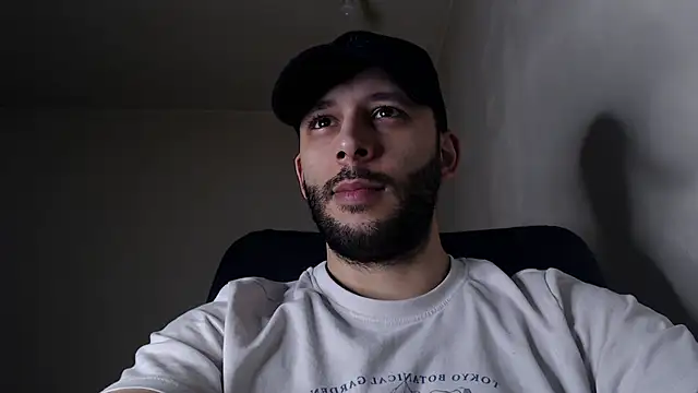 Snapshot of henryaxe chatting on 12.17.25 henryaxe online show from 12.17.25