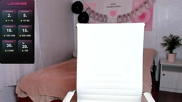 Snapshot of Geisha_Anna chatting on 10.31.25 Geisha Anna online show from 10.31.25