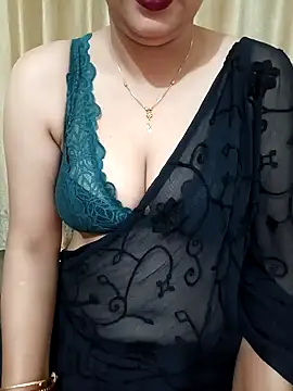 Snapshot of Priya_Boudi chatting on 12.20.24 Priya Boudi online show from 12.20.24