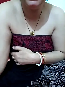 Snapshot of Priya_Boudi chatting on 03.08.25 Priya Boudi online show from 03.08.25