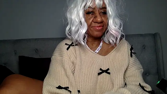 BreanaDivine online show from 01.05.25