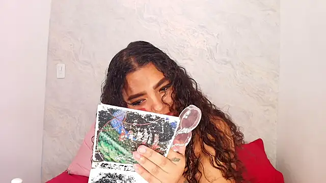 Snapshot of sofi_balvin chatting on 01.08.25 sofi balvin online show from 01.08.25