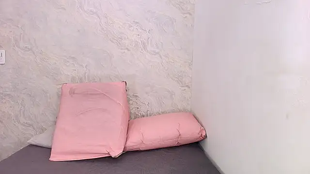 Snapshot of sofi_balvin chatting on 03.04.25 sofi balvin online show from 03.04.25