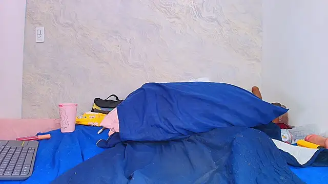 Snapshot of sofi_balvin chatting on 03.11.25 sofi balvin online show from 03.11.25