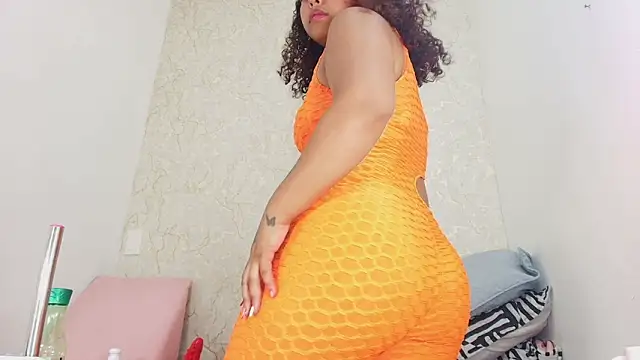 Snapshot of sofi_balvin chatting on 09.26.25 sofi balvin online show from 09.26.25