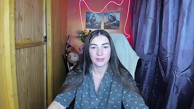 Snapshot of Fiery_Brunette_ chatting on 12.25.24 Fiery Brunette online show from 12.25.24