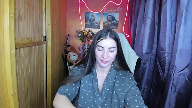 Snapshot of Fiery_Brunette_ chatting on 12.26.24 Fiery Brunette online show from 12.26.24