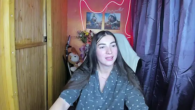 Snapshot of Fiery_Brunette_ chatting on 12.26.24 Fiery Brunette online show from 12.26.24