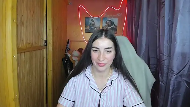 Snapshot of Fiery_Brunette_ chatting on 02.19.25 Fiery Brunette online show from 02.19.25