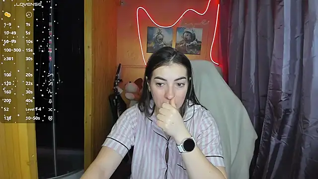 Snapshot of Fiery_Brunette_ chatting on 03.04.25 Fiery Brunette online show from 03.04.25