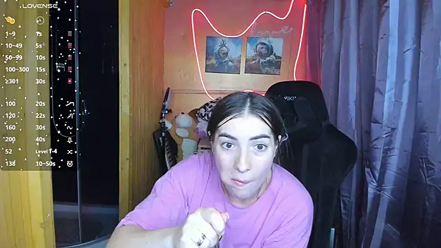 Snapshot of Fiery_Brunette_ chatting on 03.06.25 Fiery Brunette online show from 03.06.25