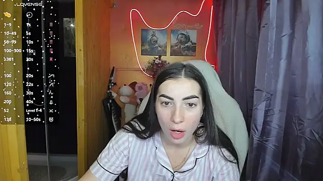 Snapshot of Fiery_Brunette_ chatting on 03.20.25 Fiery Brunette online show from 03.20.25