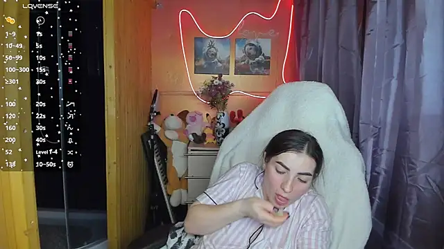 Snapshot of Fiery_Brunette_ chatting on 03.20.25 Fiery Brunette online show from 03.20.25