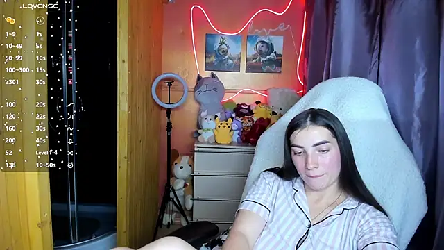 Snapshot of Fiery_Brunette_ chatting on 09.18.25 Fiery Brunette online show from 09.18.25