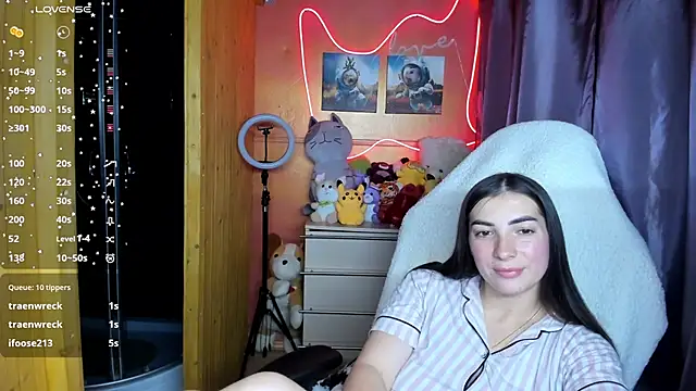 Snapshot of Fiery_Brunette_ chatting on 09.22.25 Fiery Brunette online show from 09.22.25