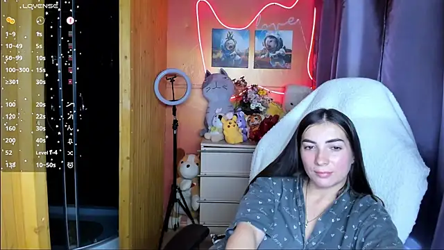 Snapshot of Fiery_Brunette_ chatting on 09.28.25 Fiery Brunette online show from 09.28.25