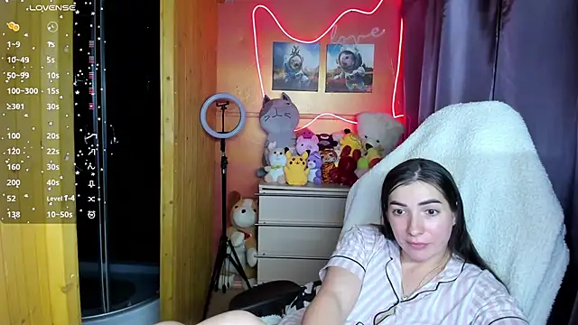 Snapshot of Fiery_Brunette_ chatting on 10.07.25 Fiery Brunette online show from 10.07.25