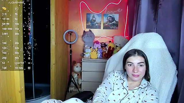 Snapshot of Fiery_Brunette_ chatting on 10.09.25 Fiery Brunette online show from 10.09.25