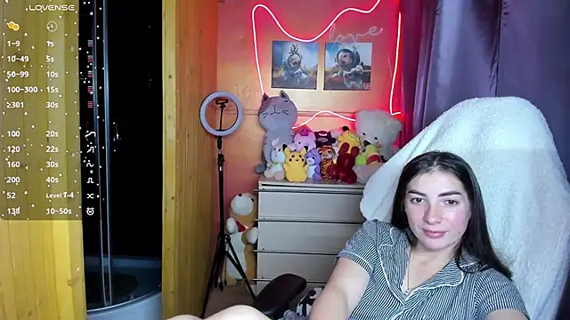 Snapshot of Fiery_Brunette_ chatting on 10.13.25 Fiery Brunette online show from 10.13.25